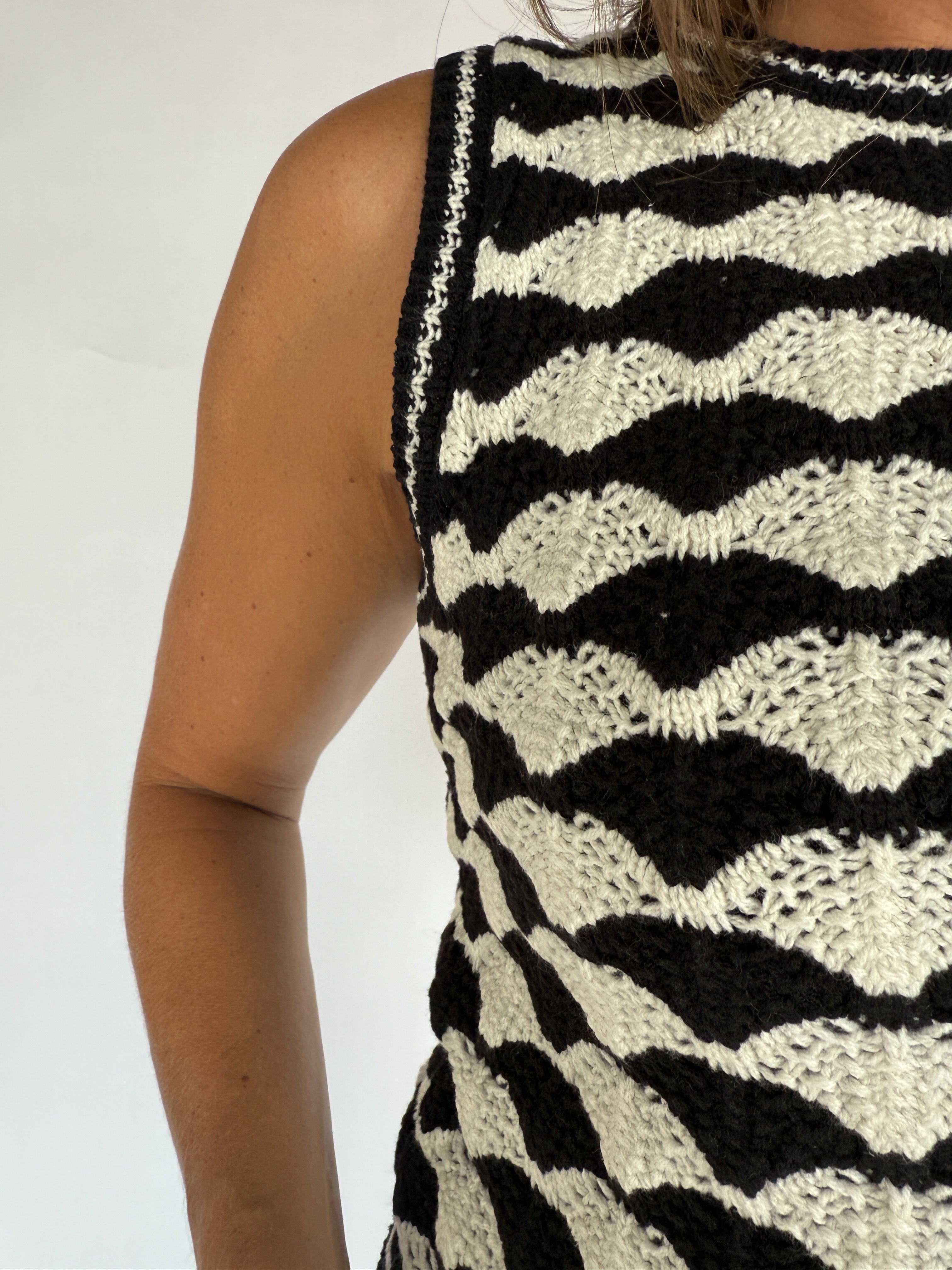 Scalloped Sweater Tank- Blk/White - Ana Patricia Boutique