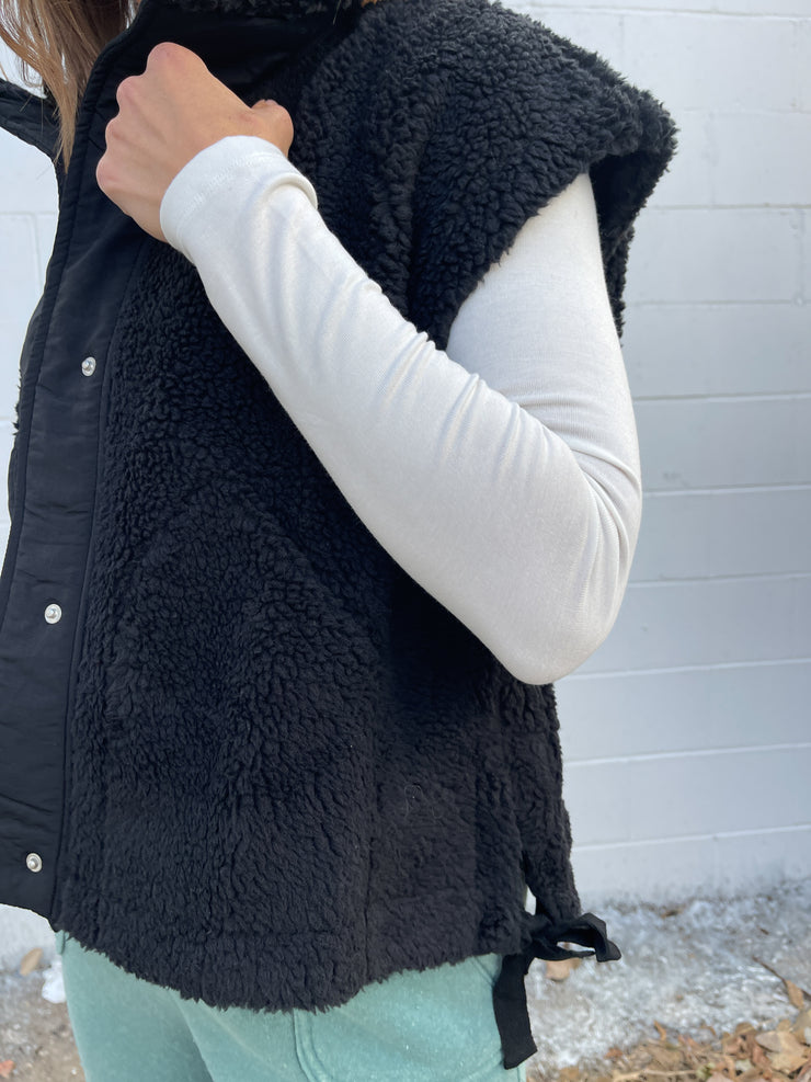 The Bri Sherpa Vest-Black