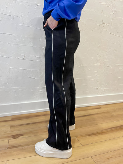 The Kelsie Straight Leg Sweatpants- Black