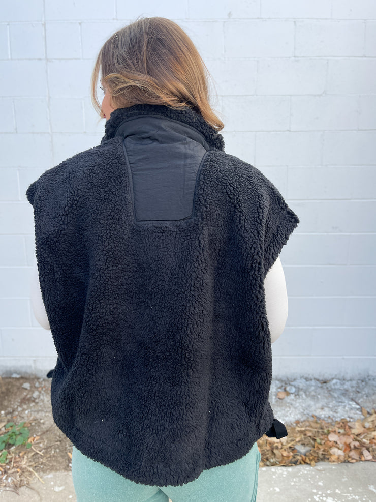 The Bri Sherpa Vest-Black