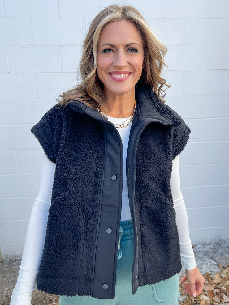 The Bri Sherpa Vest-Black