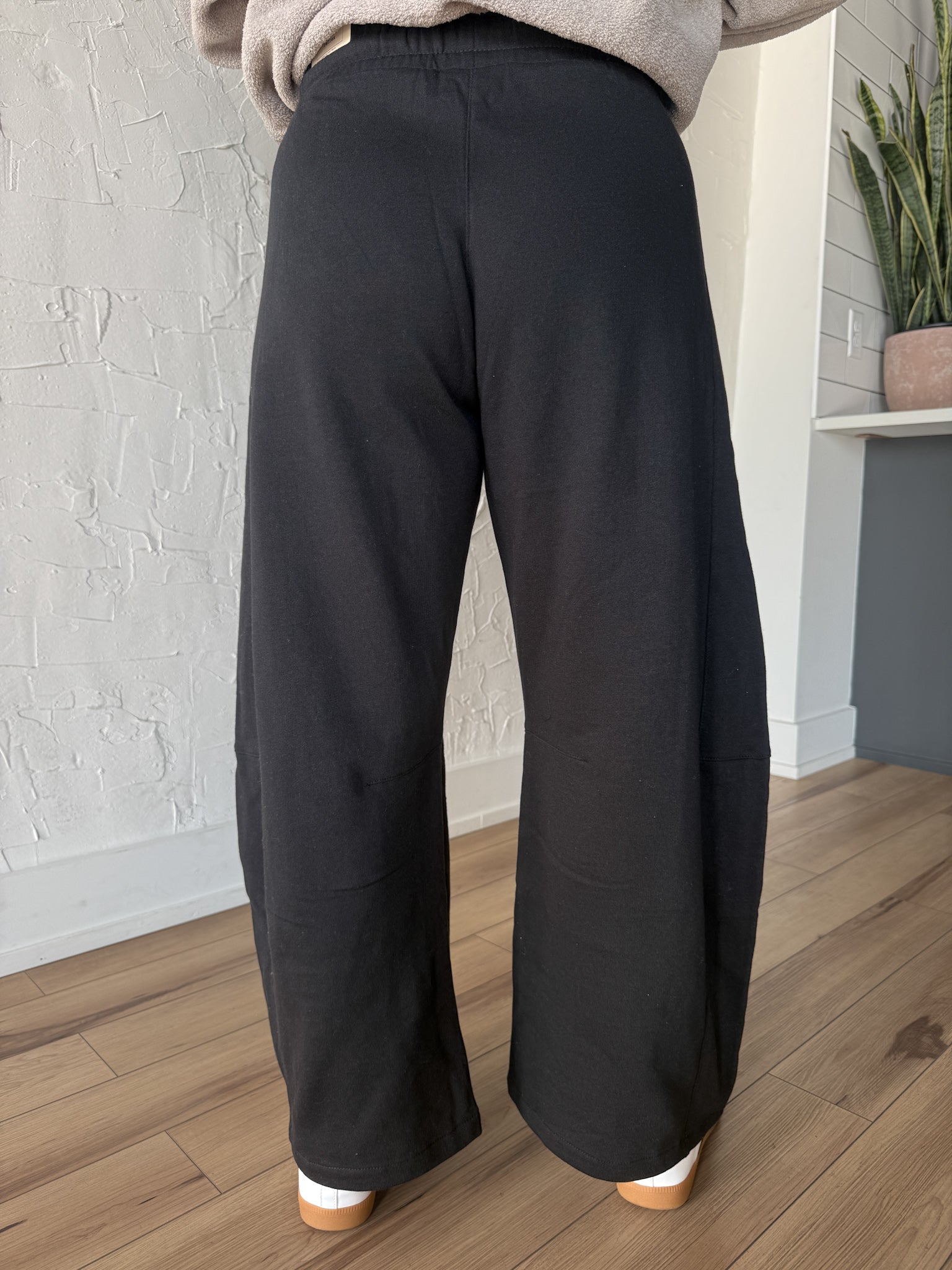 Barrel Sweatpants- Black - Ana Patricia Boutique